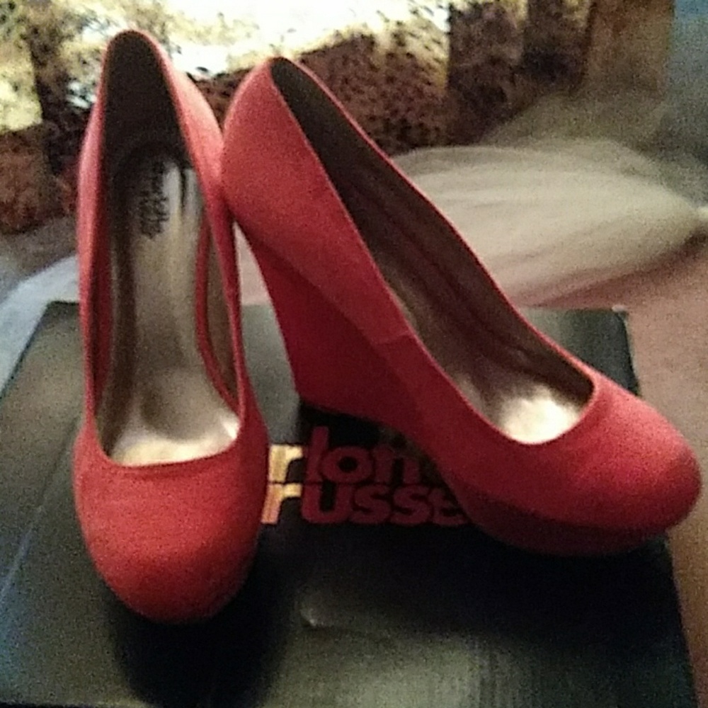 Shoes - Picture 2 of 3